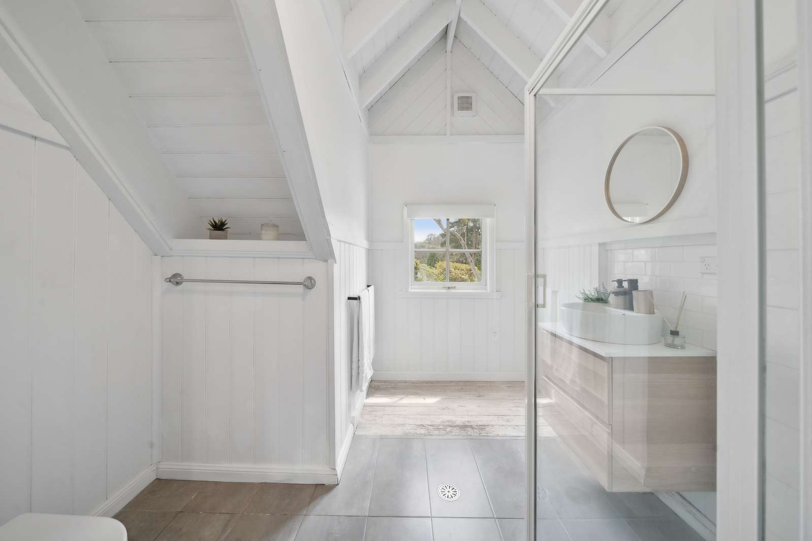 4 Backhouse Street, Wentworth Falls, NSW 2782 AUS