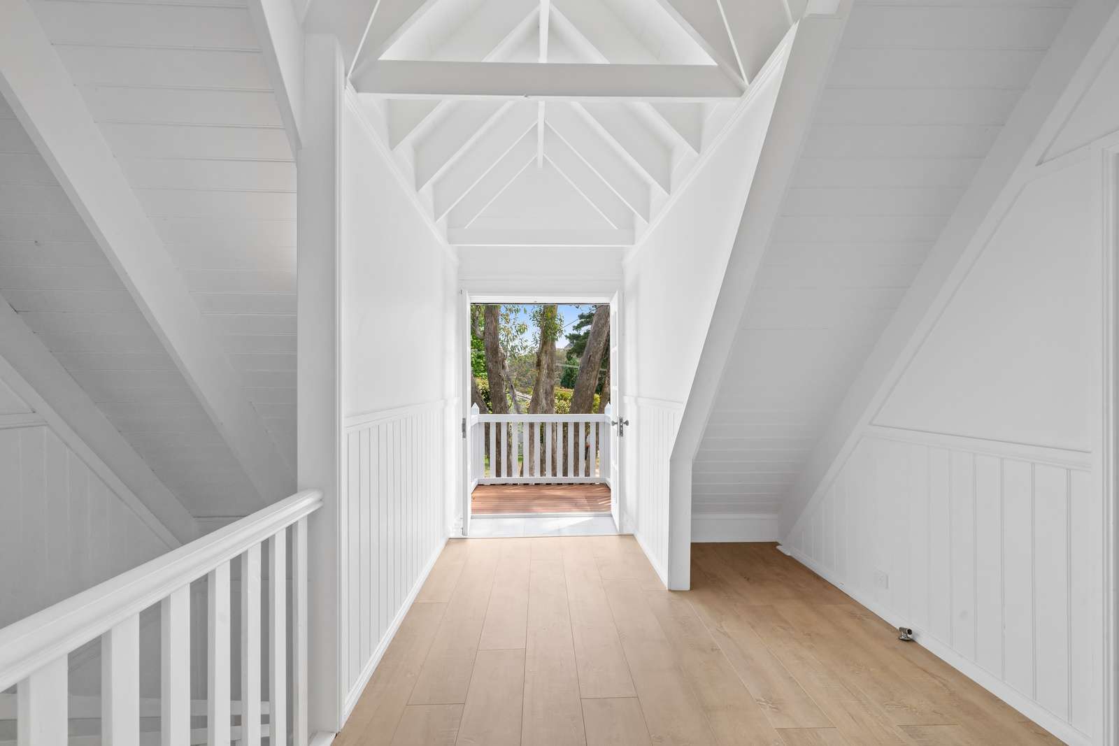 4 Backhouse Street, Wentworth Falls, NSW 2782 AUS