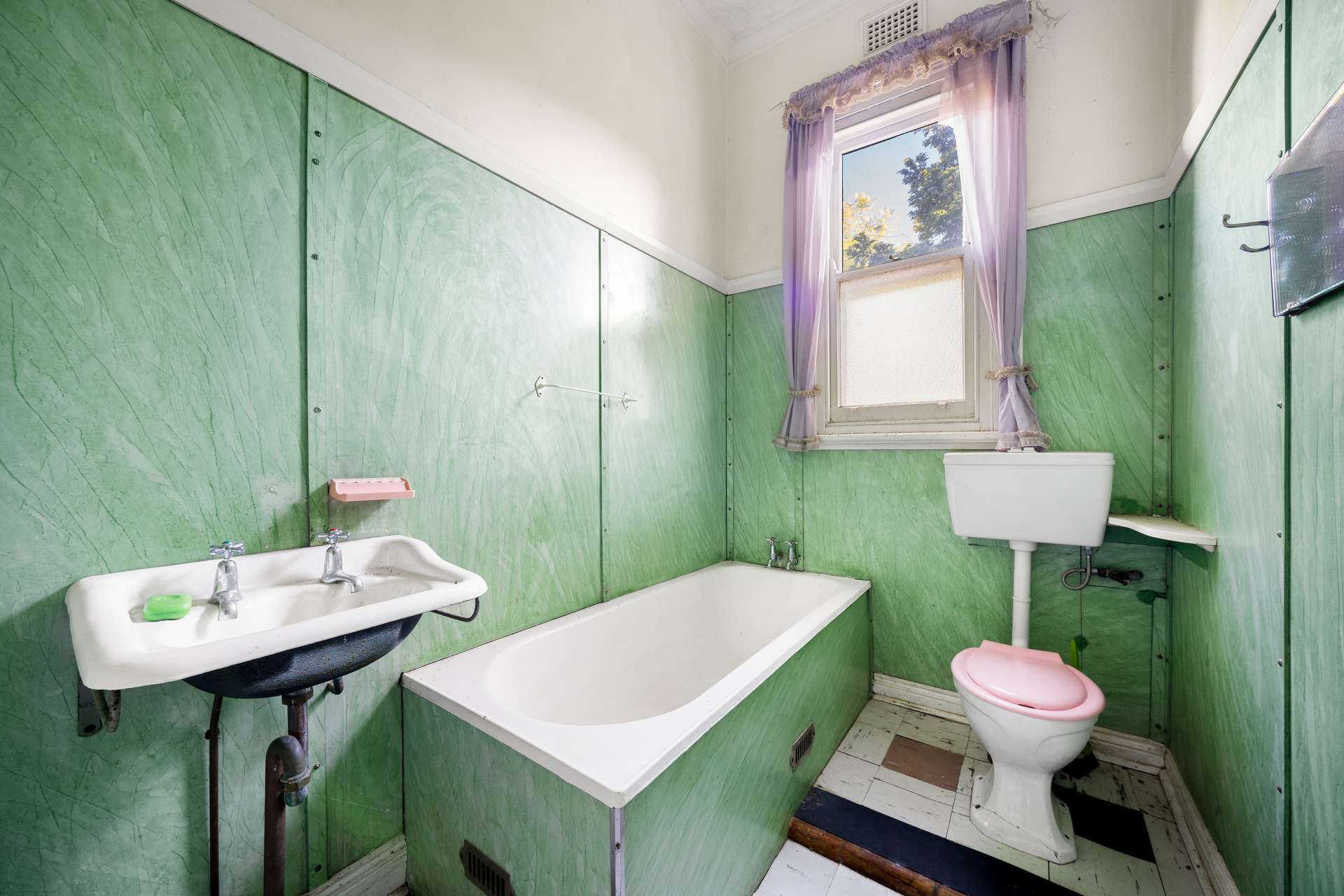 6 Winbourne Road, Hazelbrook, NSW 2779 AUS