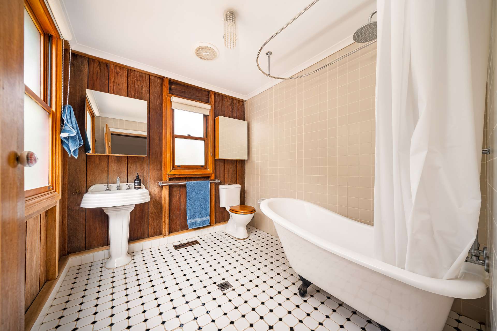 44 First Avenue, Katoomba, NSW 2780 AUS