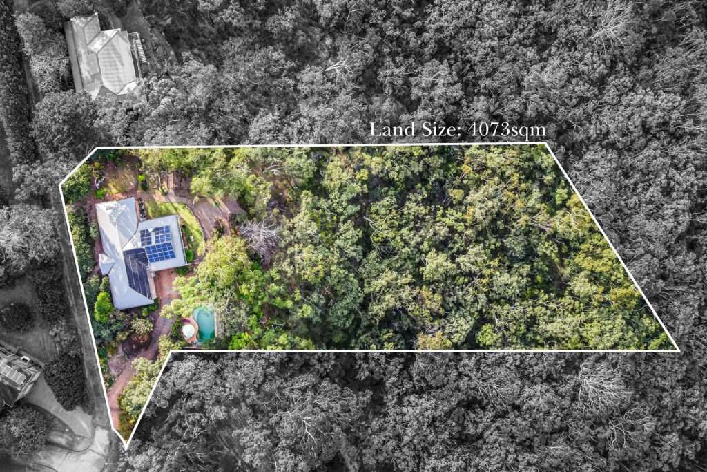 31 Lysiana Road, Woodford - Thumbnail 2