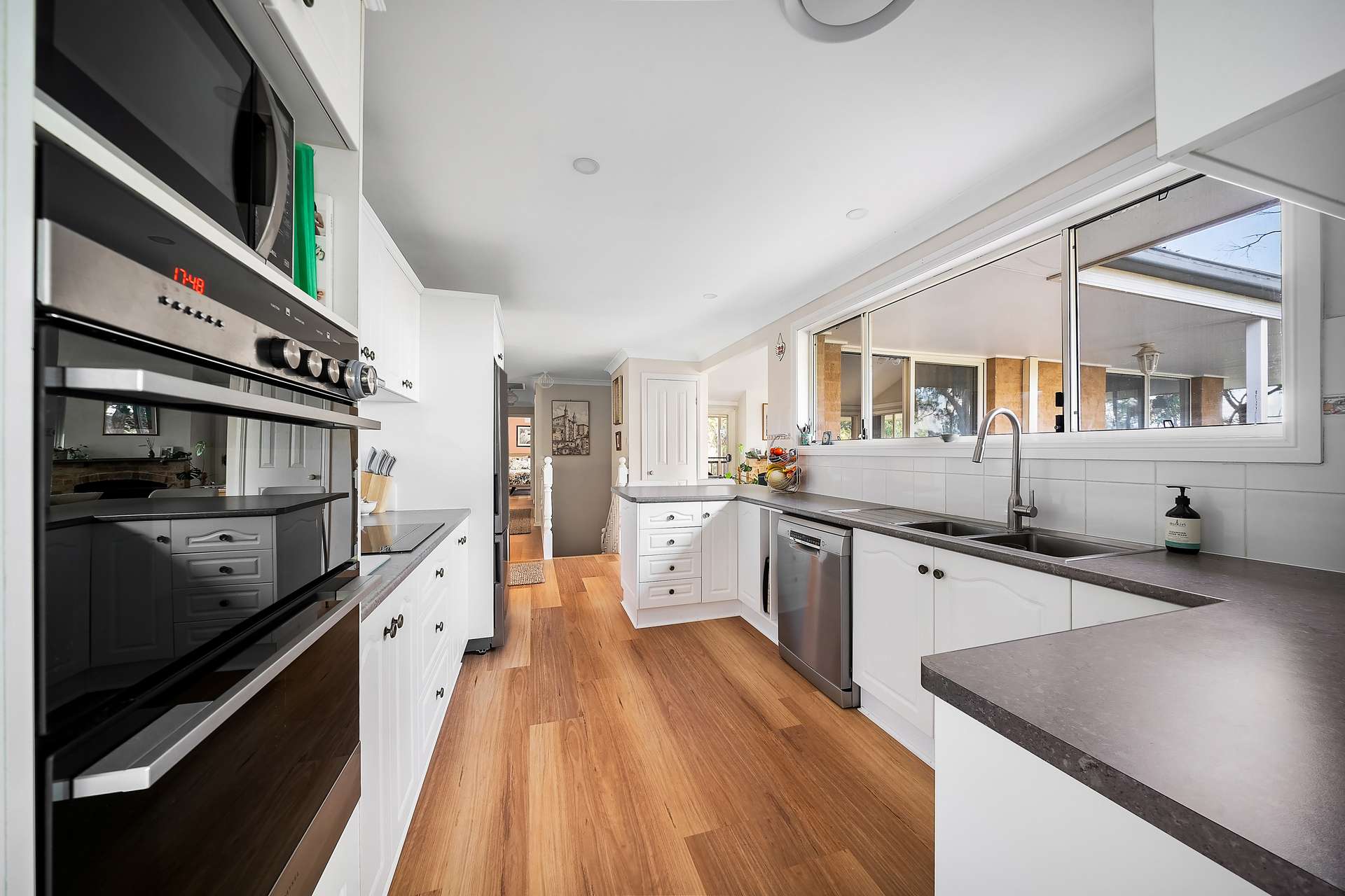 31 Lysiana Road, Woodford, NSW 2778 AUS