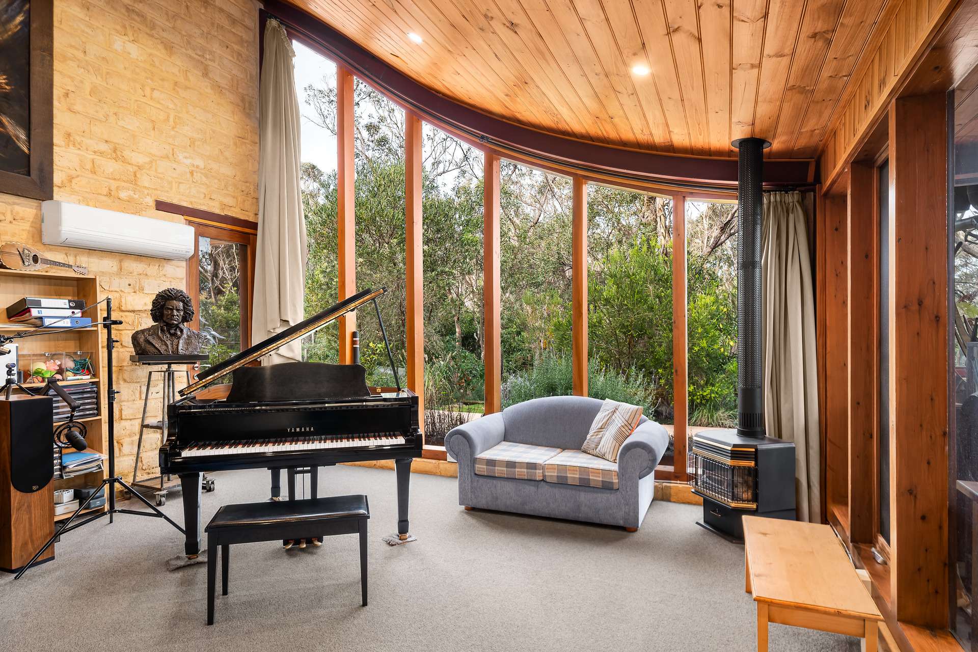 12 Gladstone Street, Wentworth Falls, NSW 2782 AUS