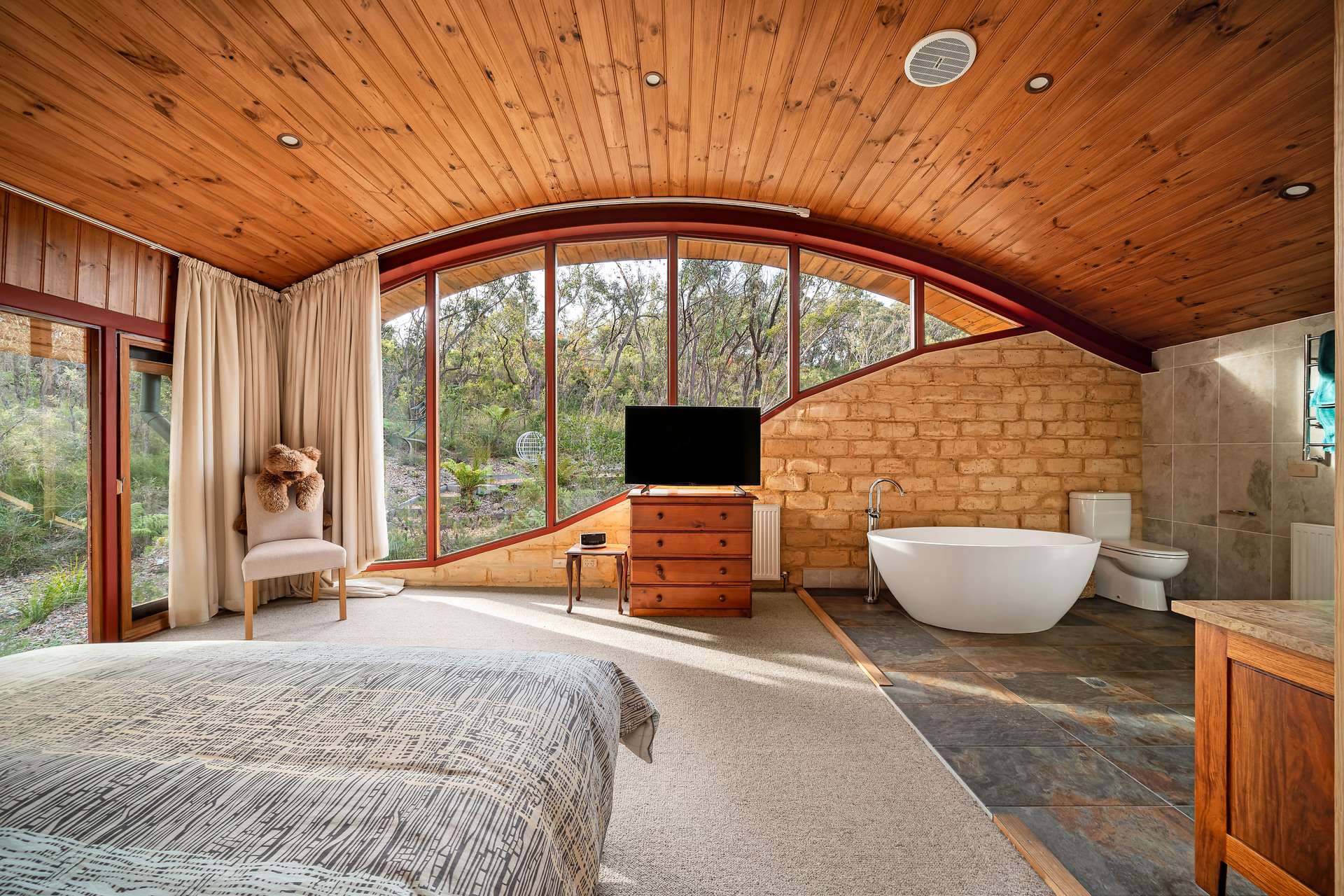 12 Gladstone Street, Wentworth Falls, NSW 2782 AUS