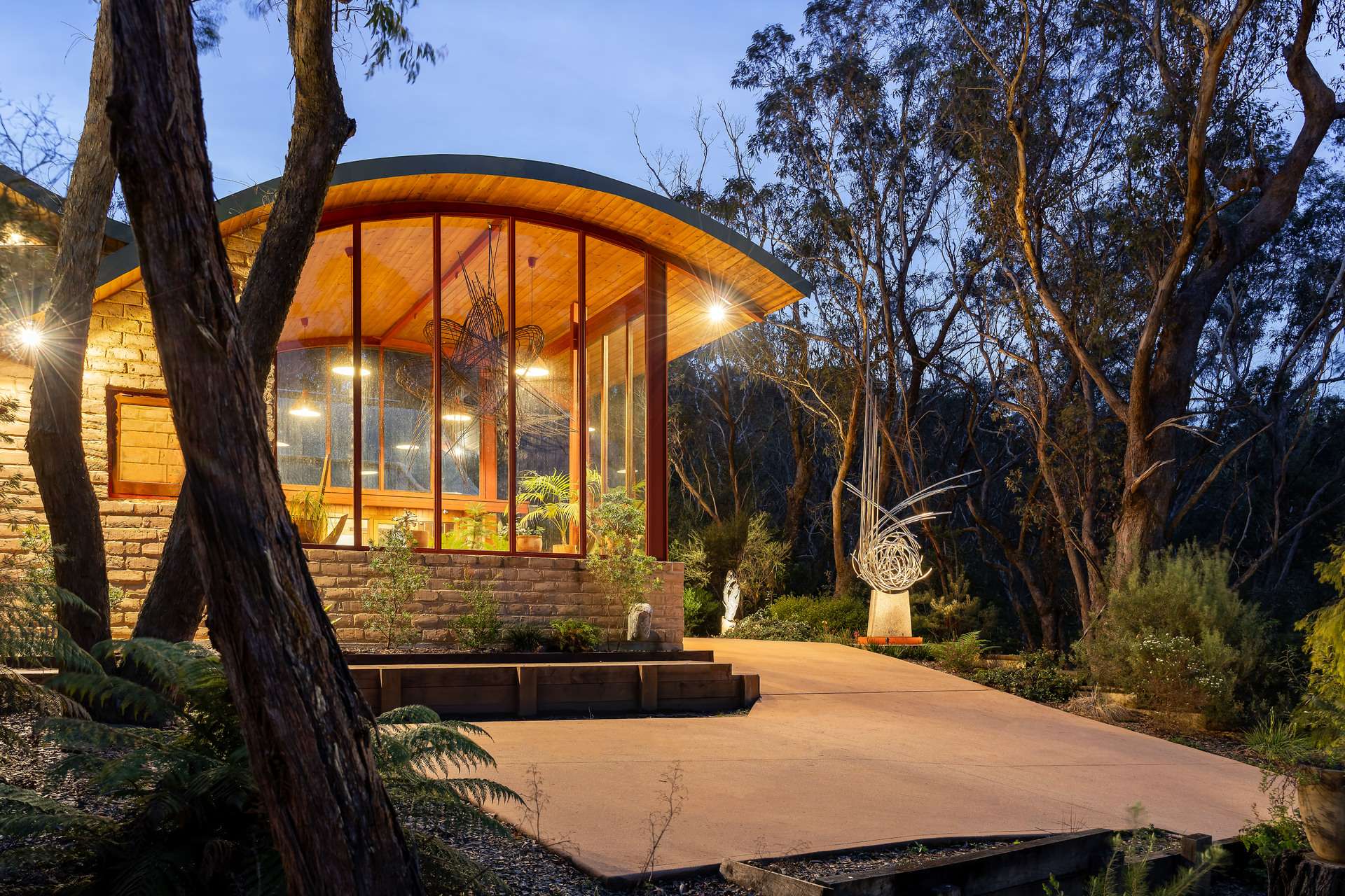 12 Gladstone Street, Wentworth Falls, NSW 2782 AUS