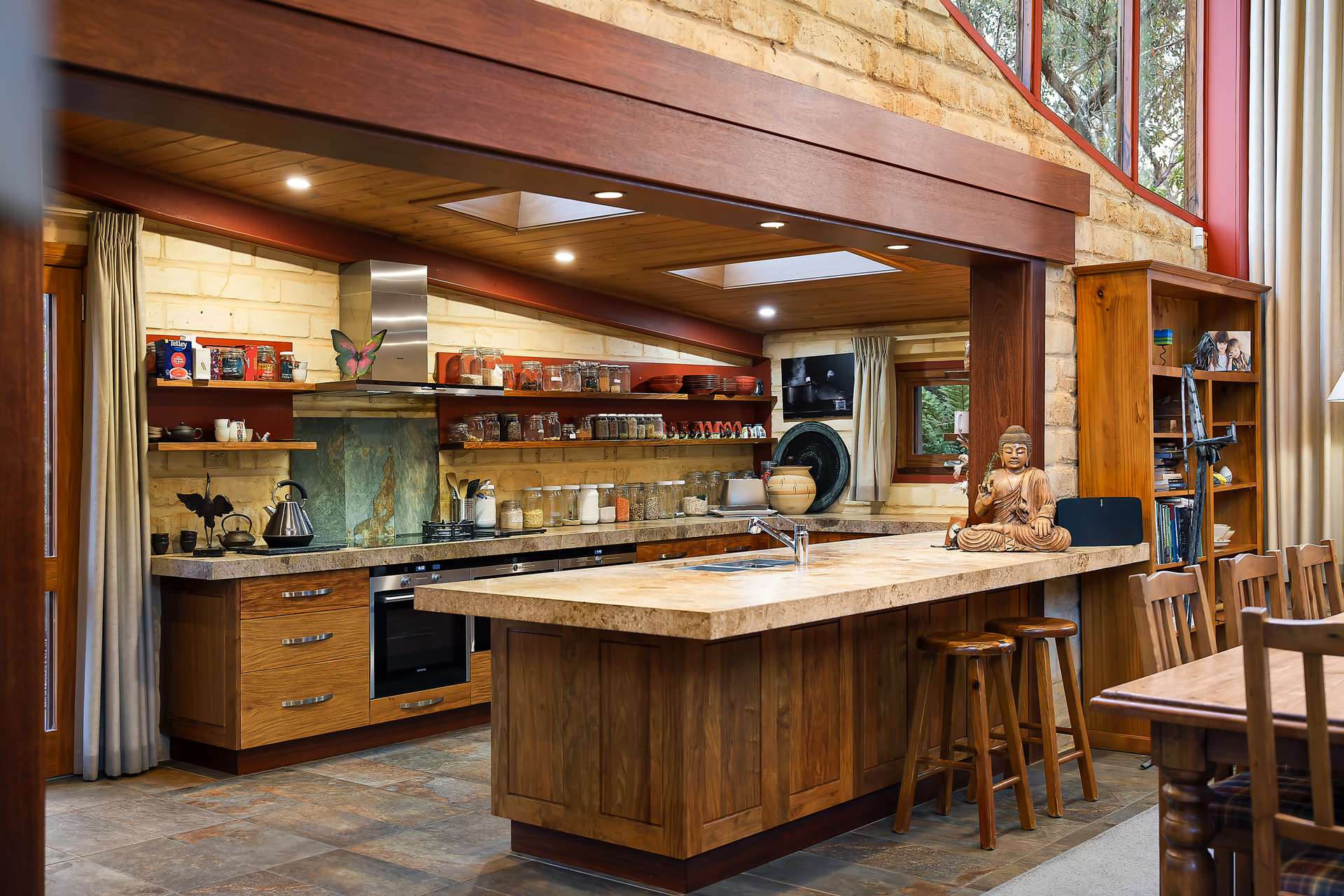 12 Gladstone Street, Wentworth Falls, NSW 2782 AUS