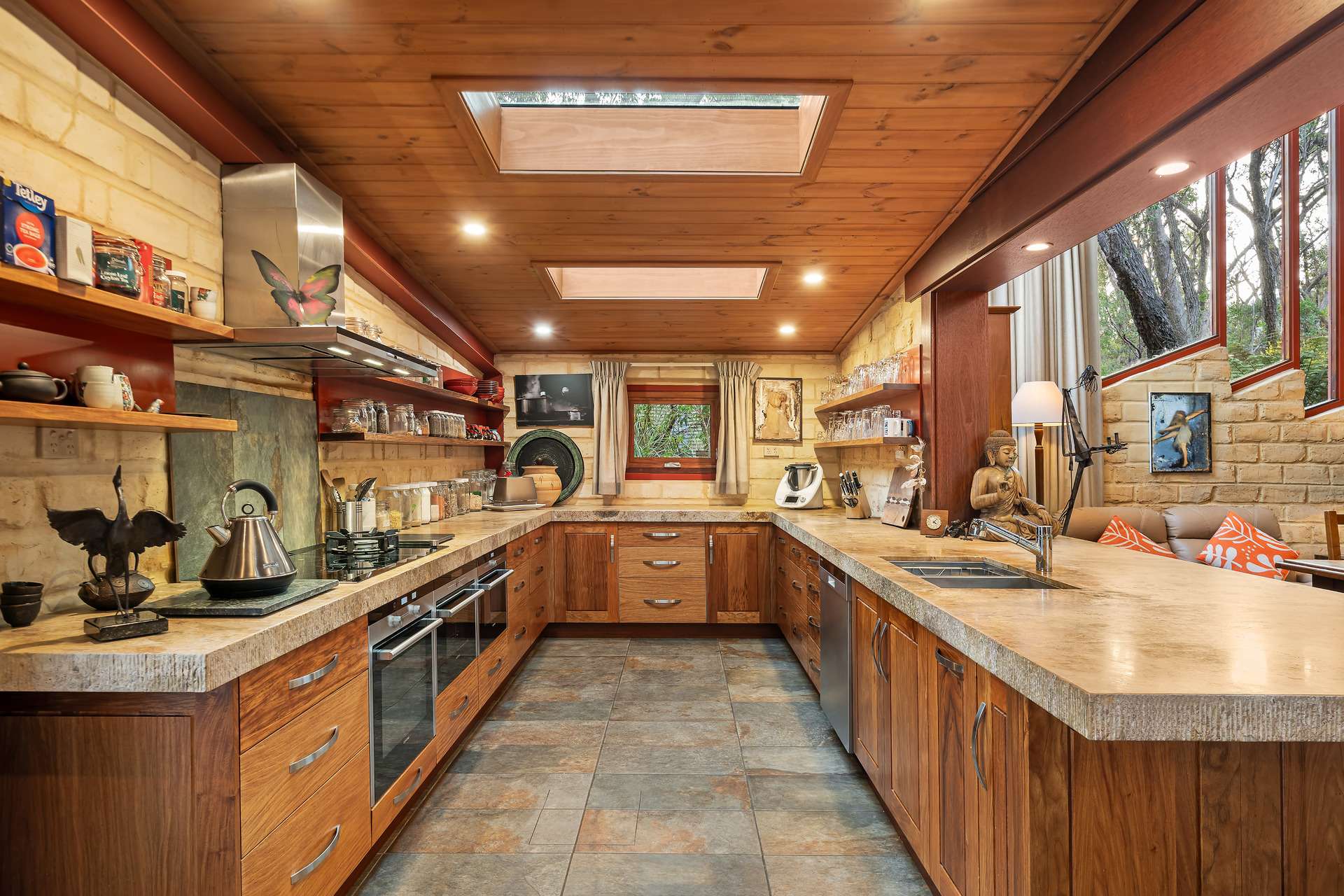 12 Gladstone Street, Wentworth Falls, NSW 2782 AUS