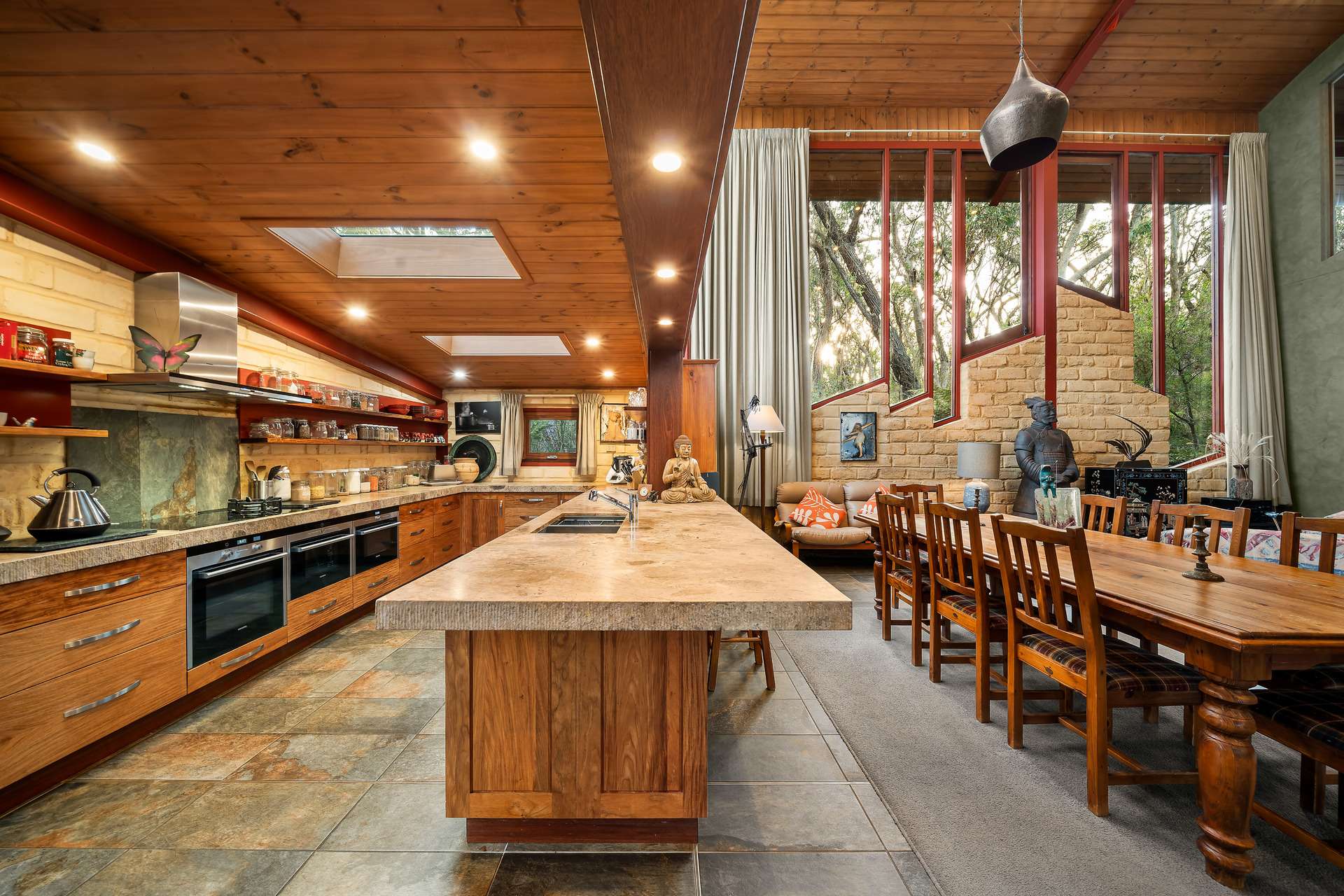 12 Gladstone Street, Wentworth Falls, NSW 2782 AUS