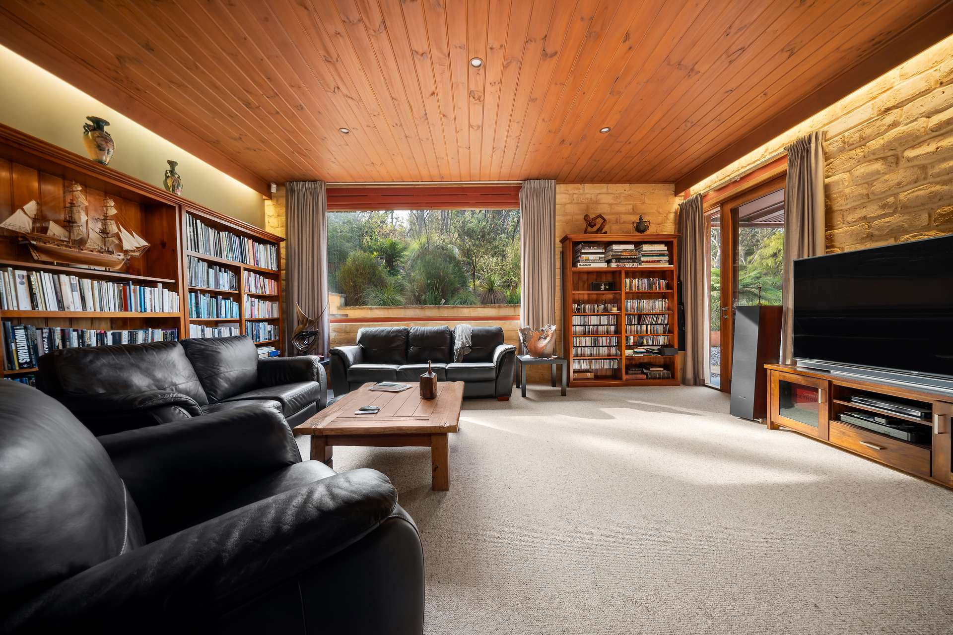 12 Gladstone Street, Wentworth Falls, NSW 2782 AUS