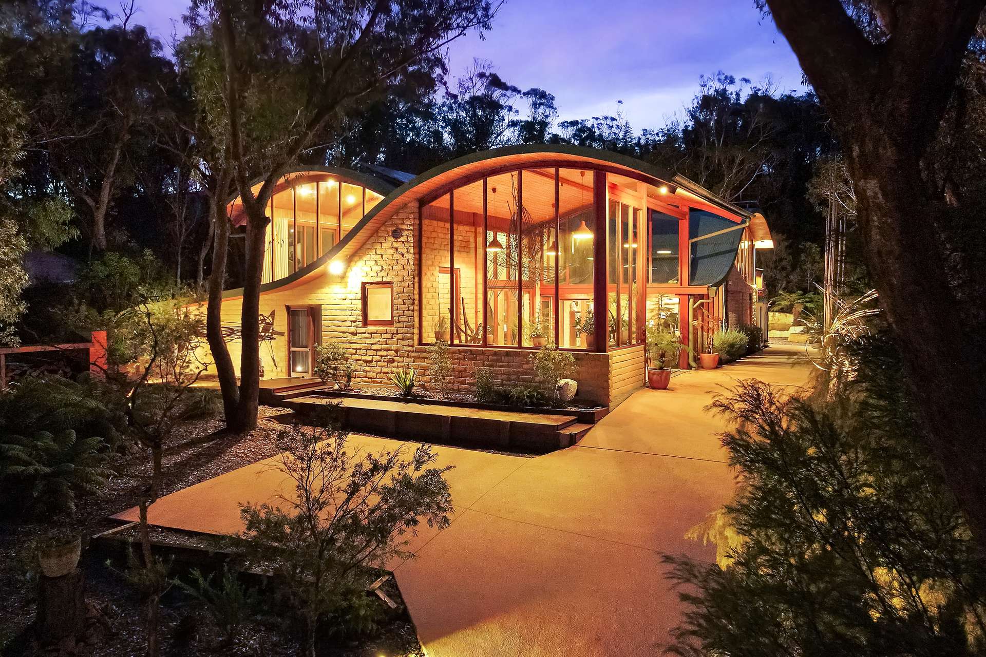 12 Gladstone Street, Wentworth Falls, NSW 2782 AUS