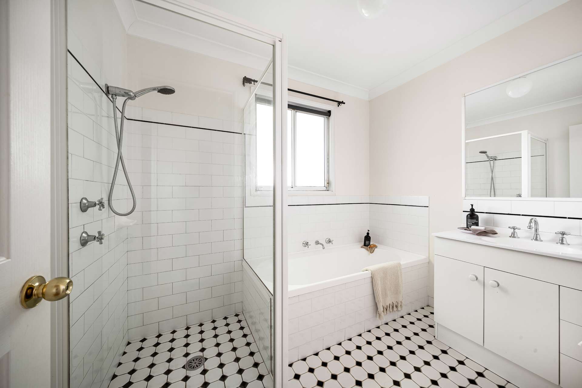 110 Blaxland Road, Wentworth Falls, NSW 2782 AUS