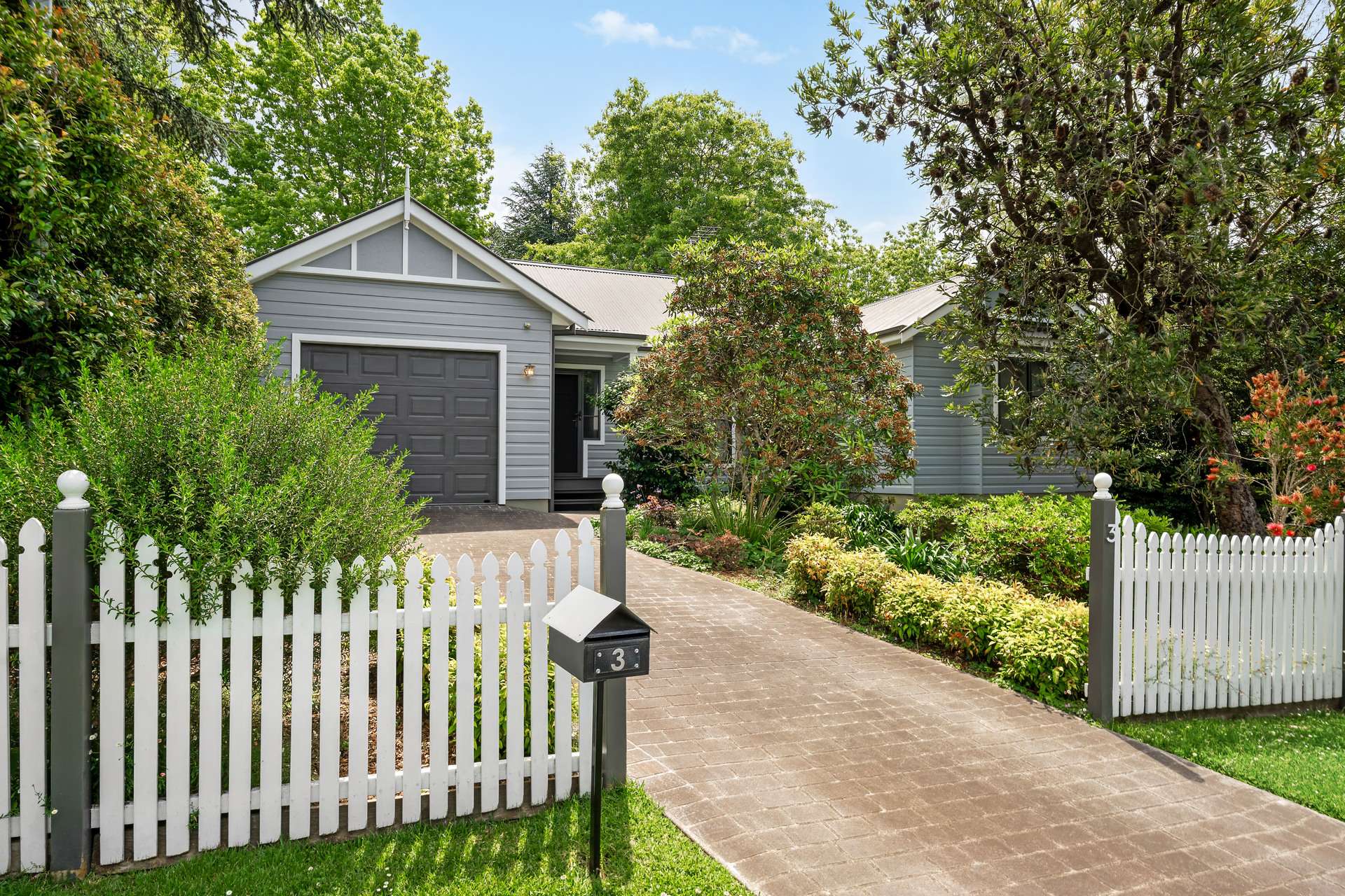 3 Appledon Avenue, Wentworth Falls, NSW 2782 AUS