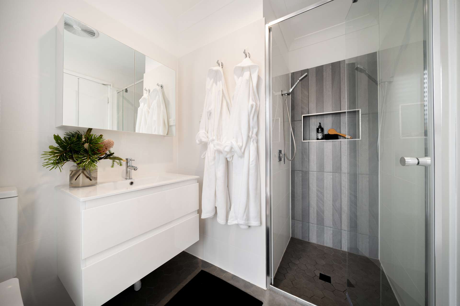 16 Banksia Road, Wentworth Falls, NSW 2782 AUS