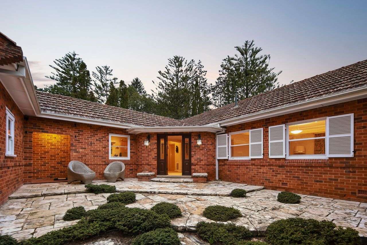 126 Gladstone Road, Leura, NSW 2780 AUS
