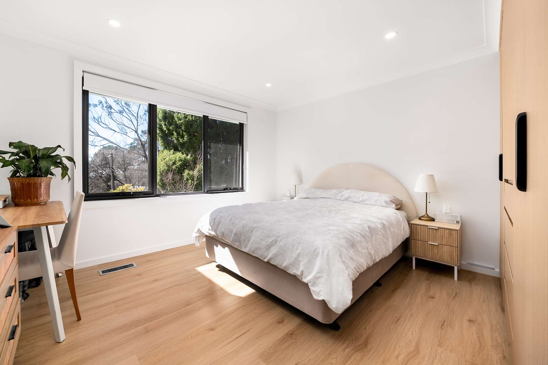 35 Hume Avenue, Wentworth Falls, NSW 2782 AUS