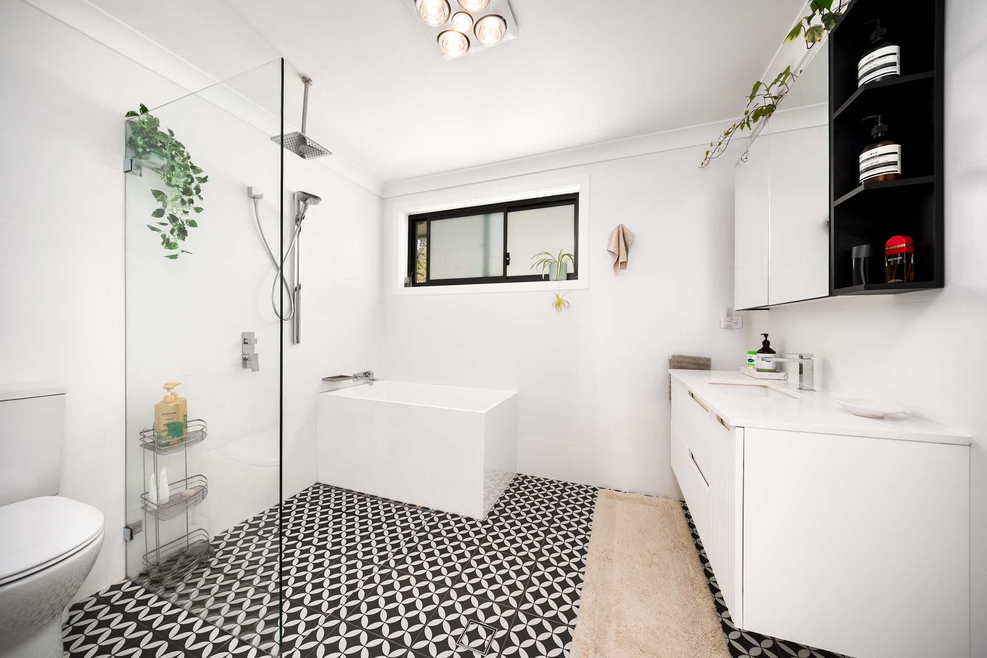 35 Hume Avenue, Wentworth Falls, NSW 2782 AUS