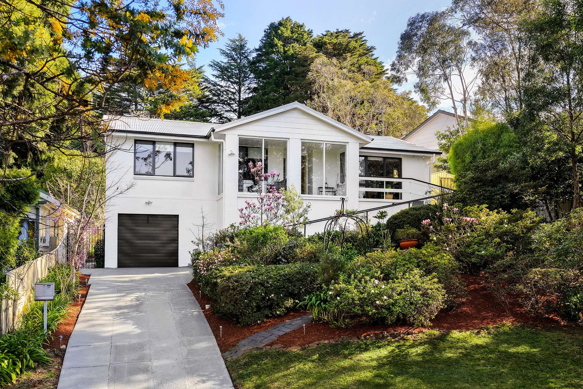 35 Hume Avenue, Wentworth Falls, NSW 2782 AUS