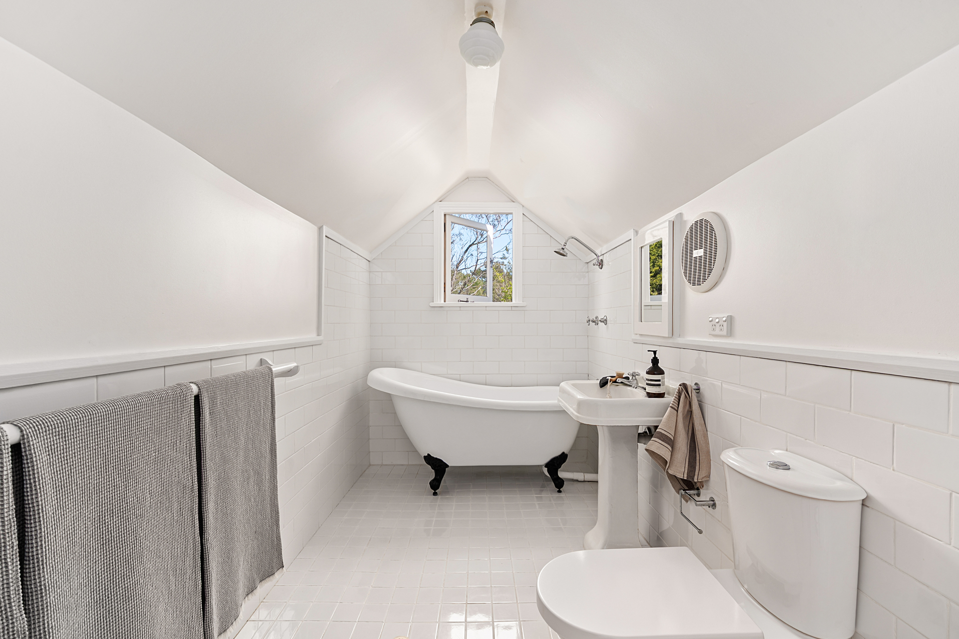 18 East View Avenue, Leura, NSW 2780 AUS