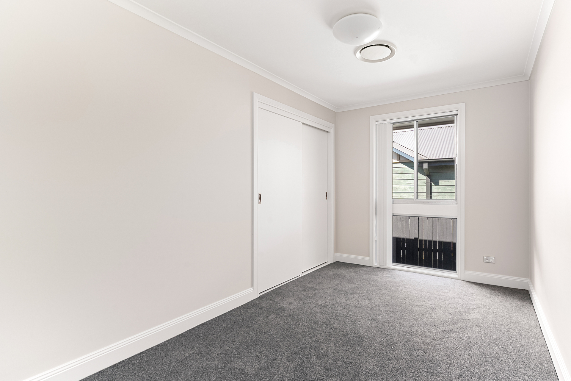 8 Lyle Street, Wentworth Falls, NSW 2782 AUS