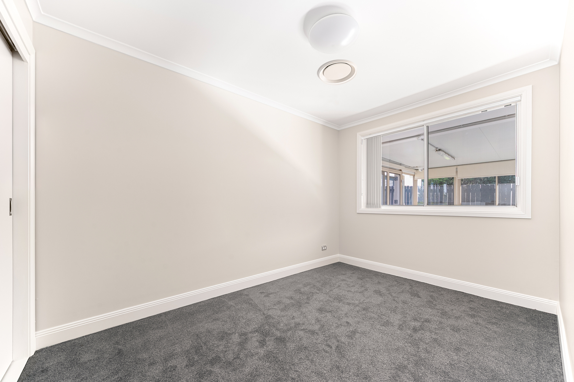 8 Lyle Street, Wentworth Falls, NSW 2782 AUS
