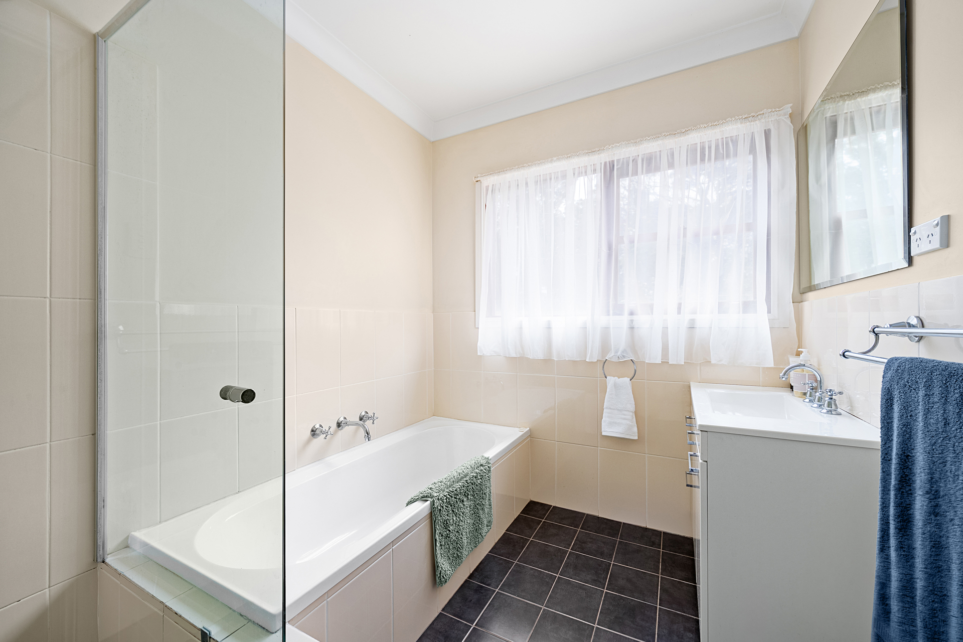 77 Carroll Drive, Hartley, NSW 2790 AUS