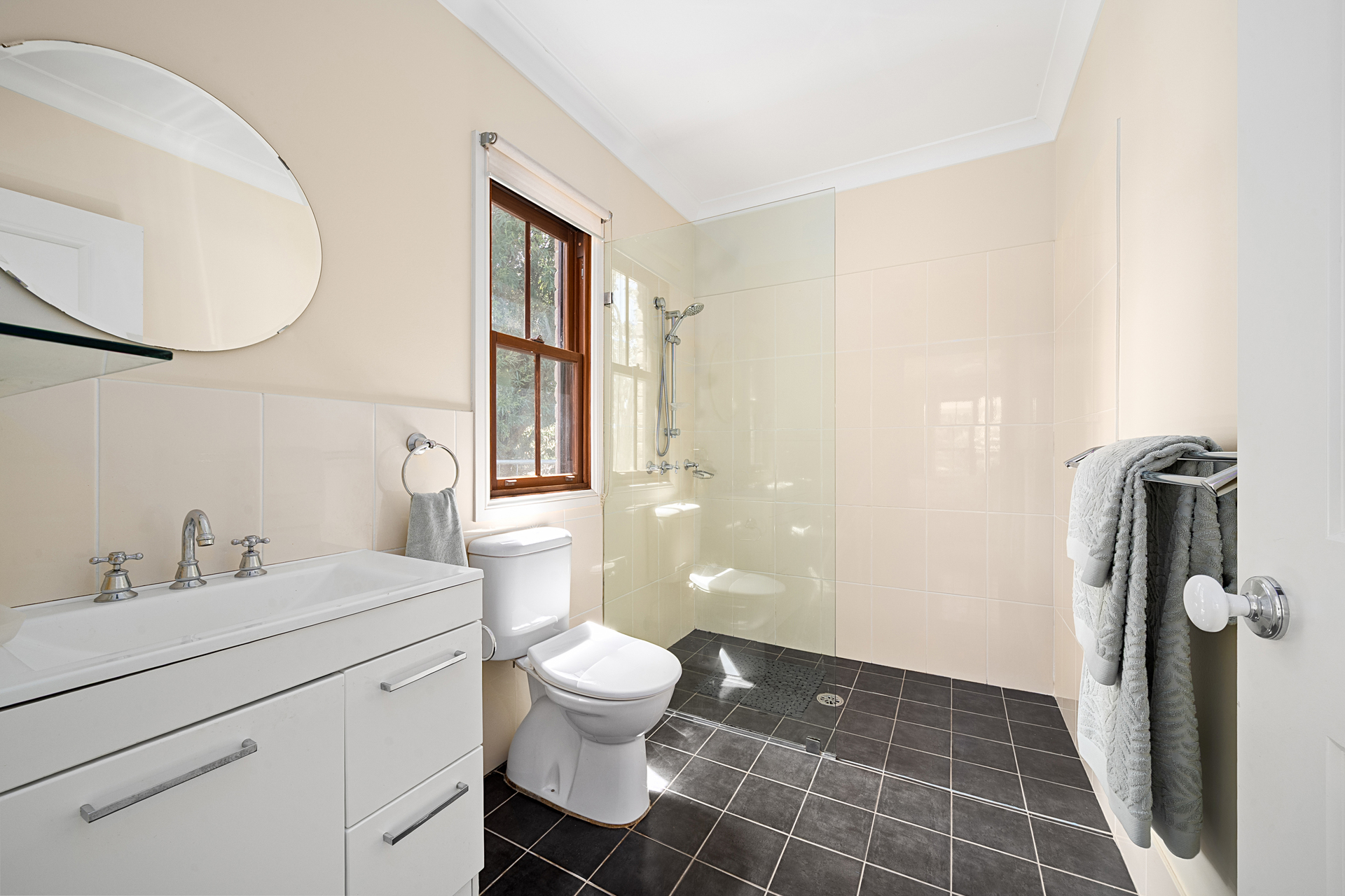 77 Carroll Drive, Hartley, NSW 2790 AUS