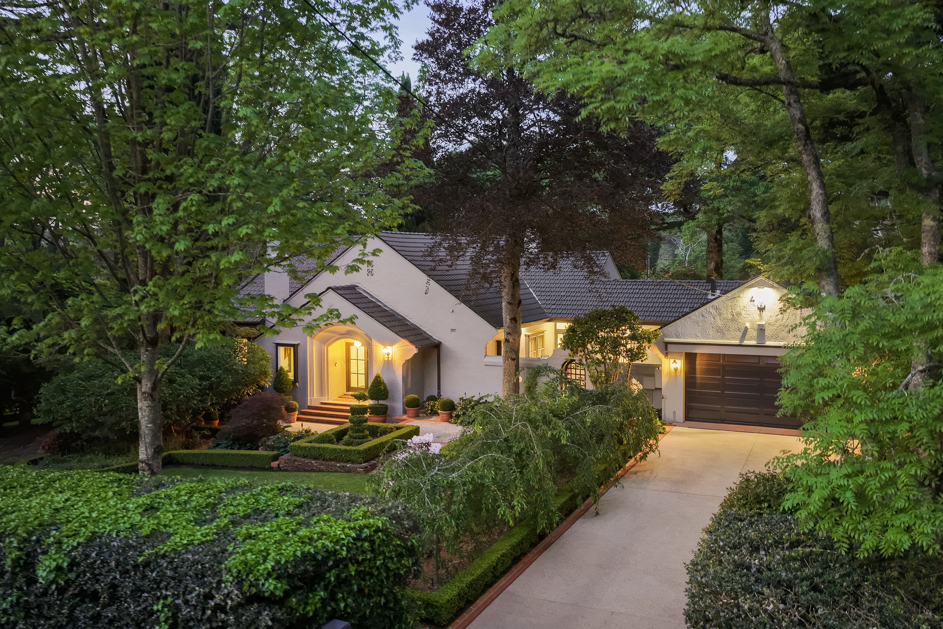 2 Kensett Avenue, Leura, NSW 2780 AUS