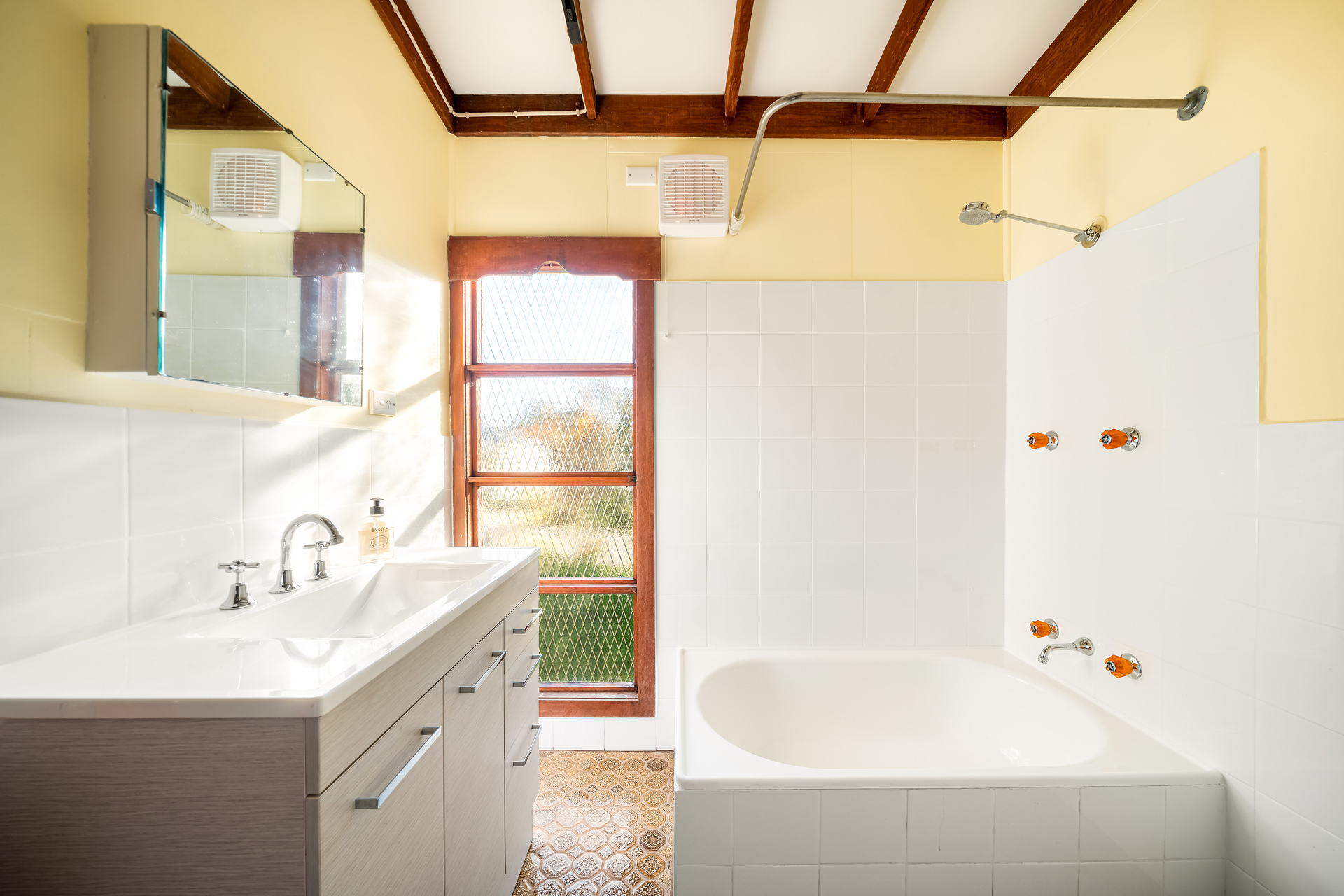 68 Fletcher Street, Wentworth Falls, NSW 2782 AUS