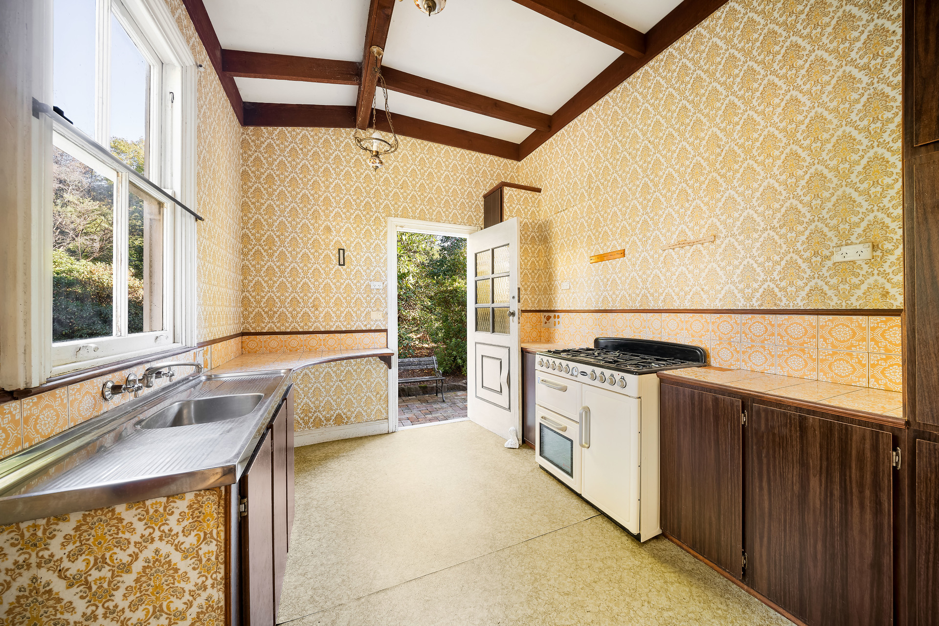 68 Fletcher Street, Wentworth Falls, NSW 2782 AUS