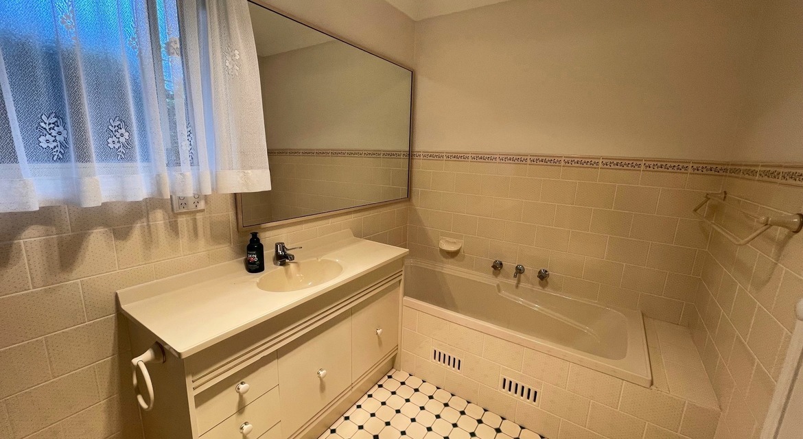 1/4 Holland Street, Springwood, NSW 2777 AUS