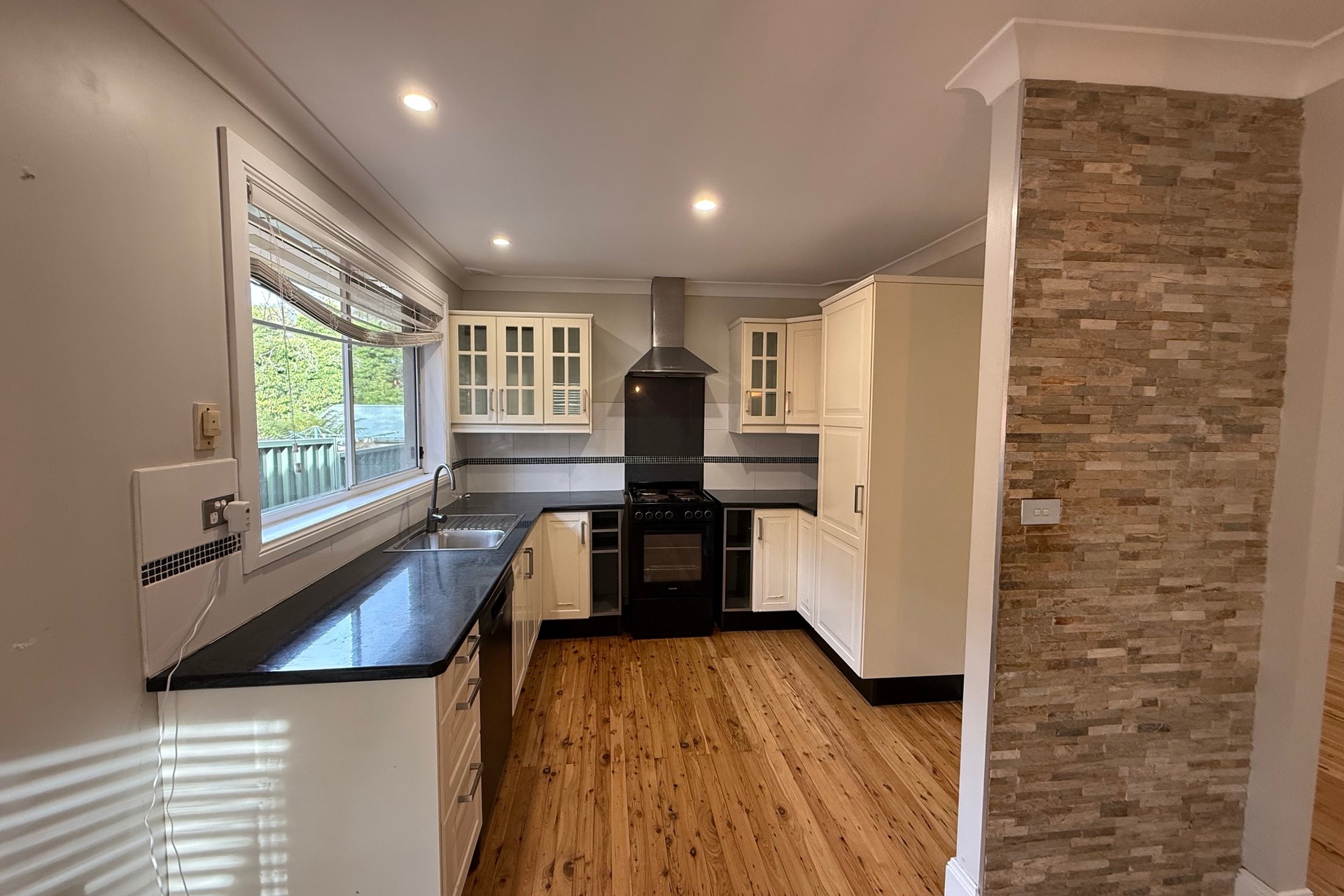 32 Paris Parade, Katoomba, NSW 2780 AUS