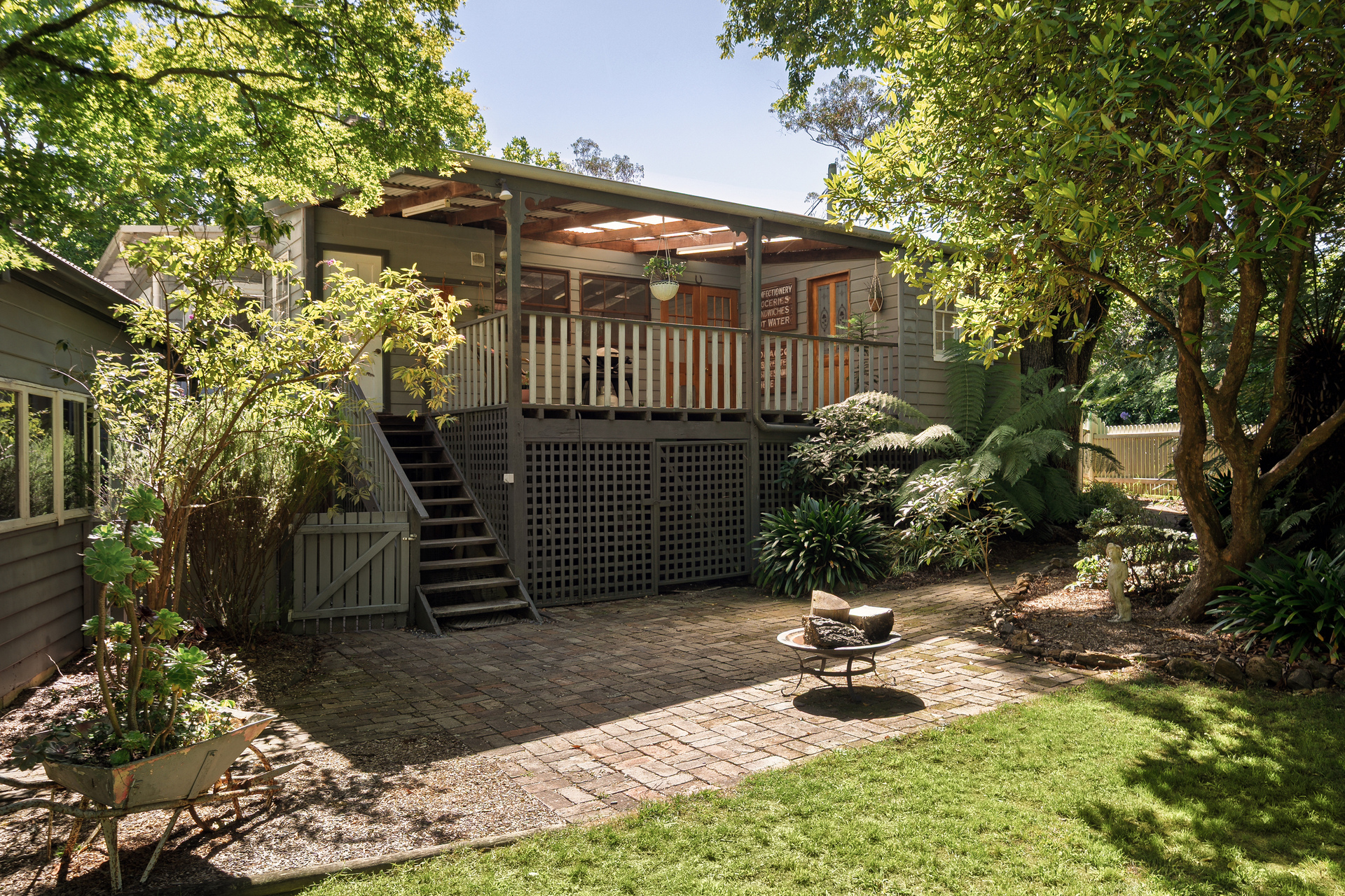 144 Falls Road, Wentworth Falls, NSW 2782 AUS