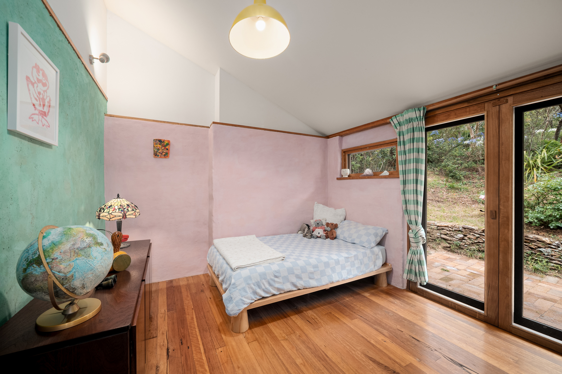 63 Dalrymple Avenue, Wentworth Falls, NSW 2782 AUS