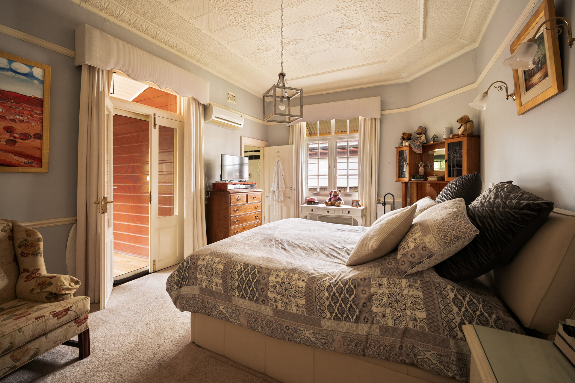 6 Oaklands Road, Hazelbrook, NSW 2779 AUS