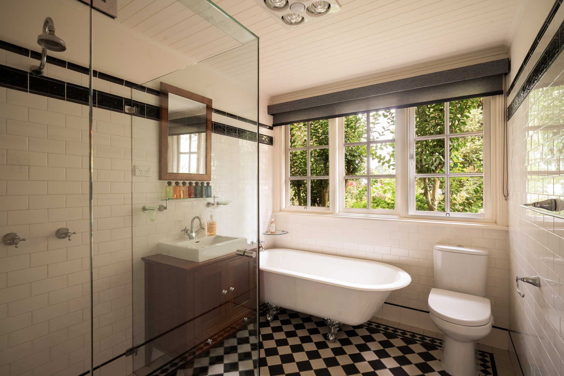 6 Oaklands Road, Hazelbrook, NSW 2779 AUS