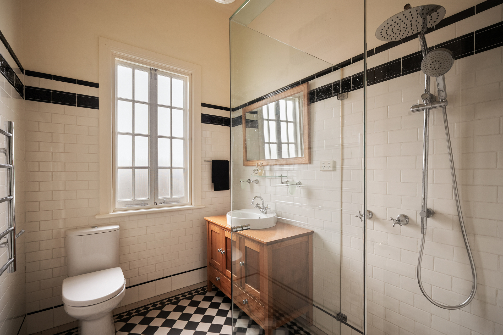 6 Oaklands Road, Hazelbrook, NSW 2779 AUS