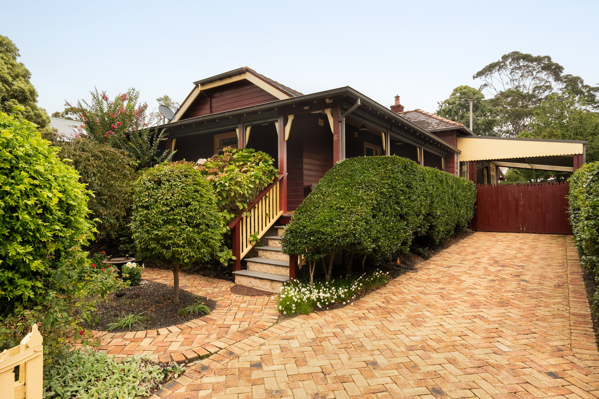 6 Oaklands Road, Hazelbrook, NSW 2779 AUS