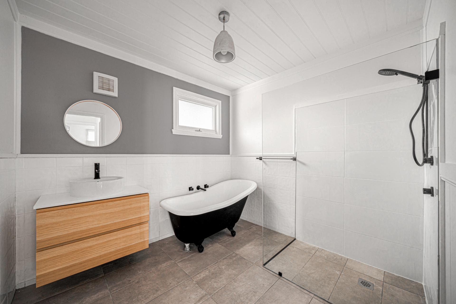 4 Backhouse Street, Wentworth Falls, NSW 2782 AUS