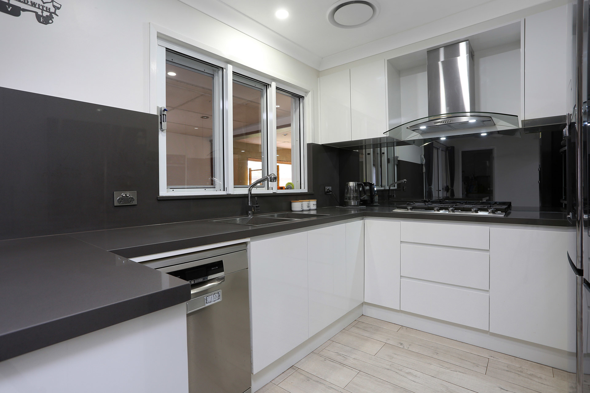 12 Gale Place, Oakhurst, NSW 2761 AUS