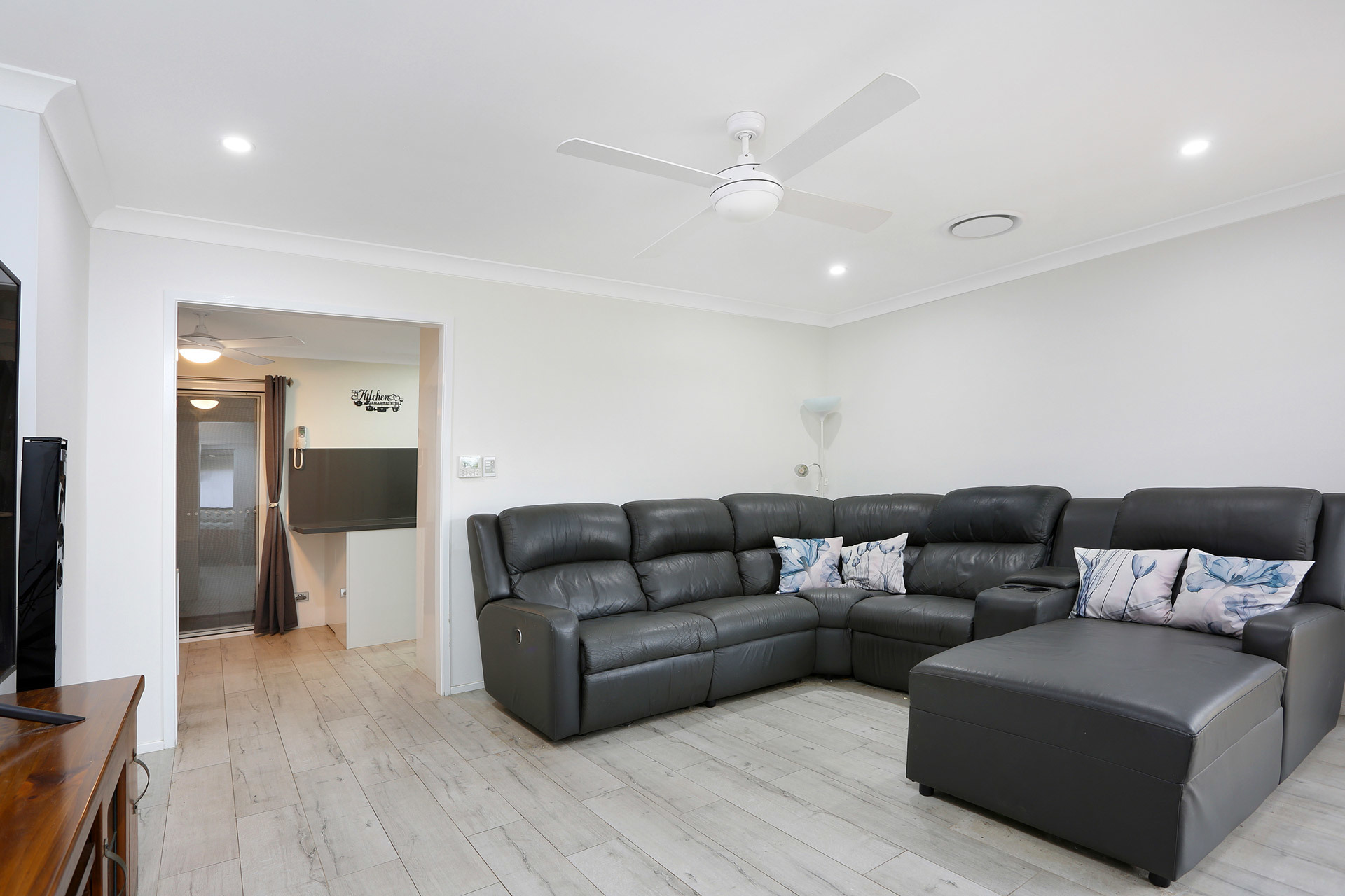 12 Gale Place, Oakhurst, NSW 2761 AUS