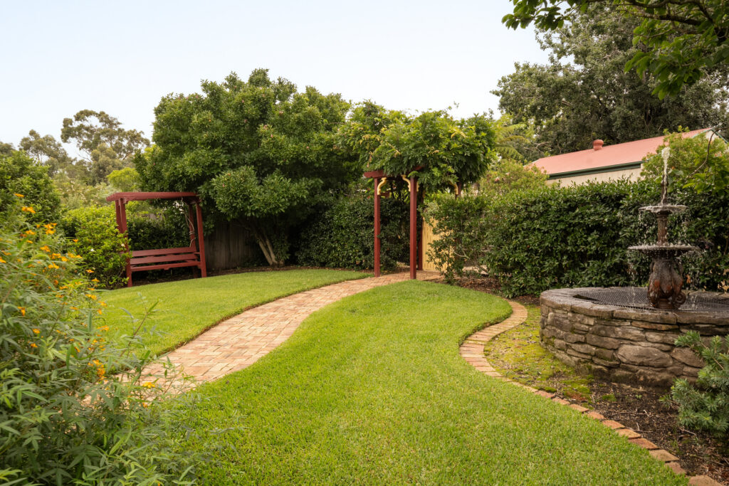 6 Oaklands Road, Hazelbrook - Thumbnail 6