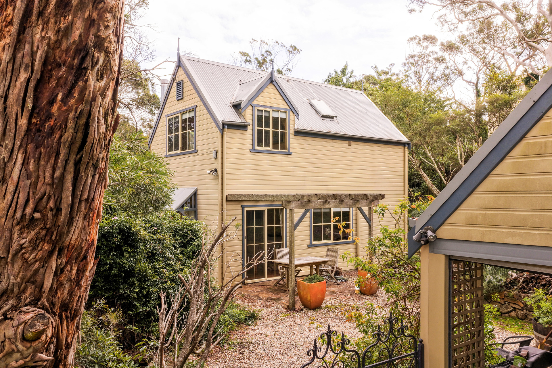 10-12 Glenview Road, Wentworth Falls, NSW 2782 AUS
