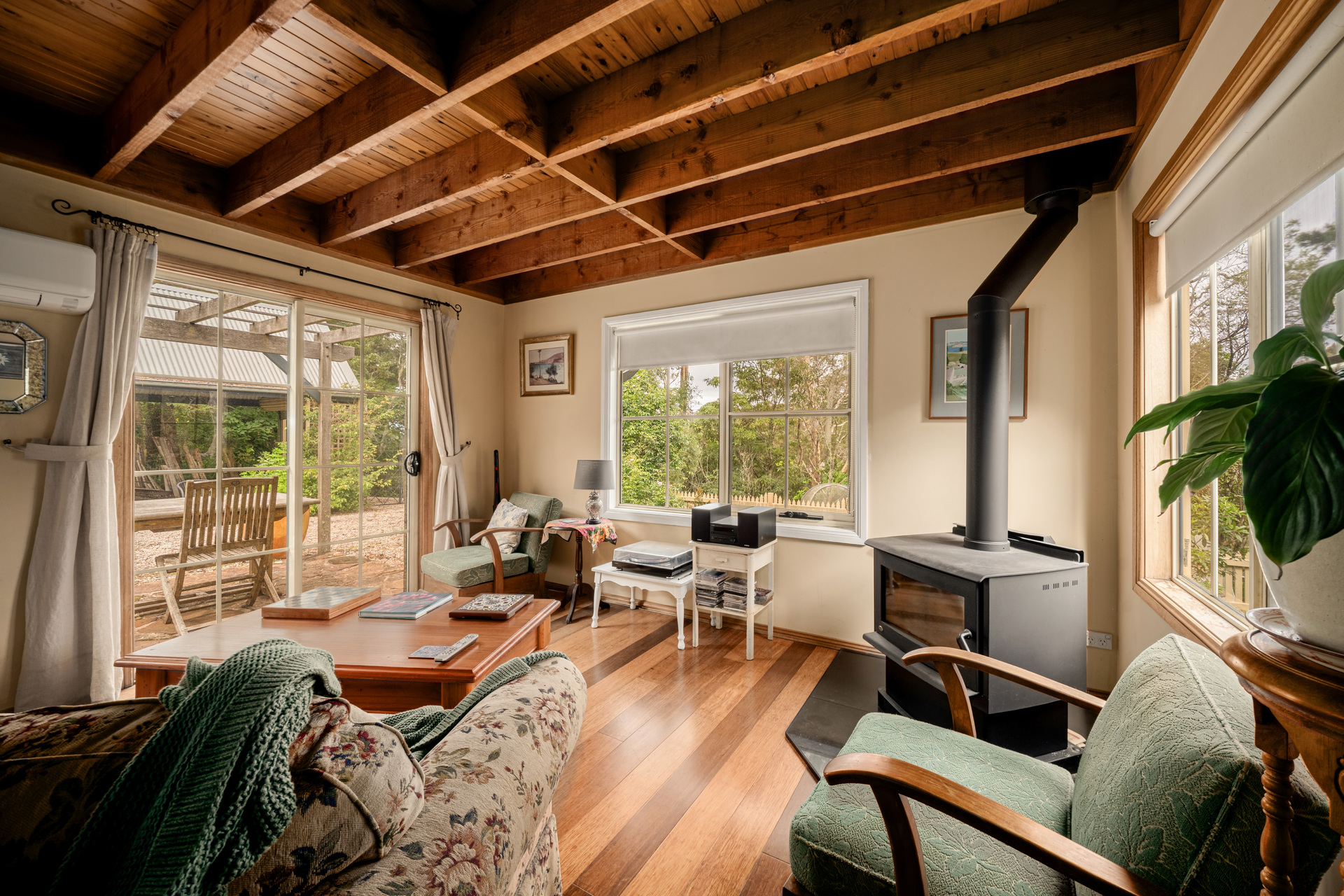 10-12 Glenview Road, Wentworth Falls, NSW 2782 AUS