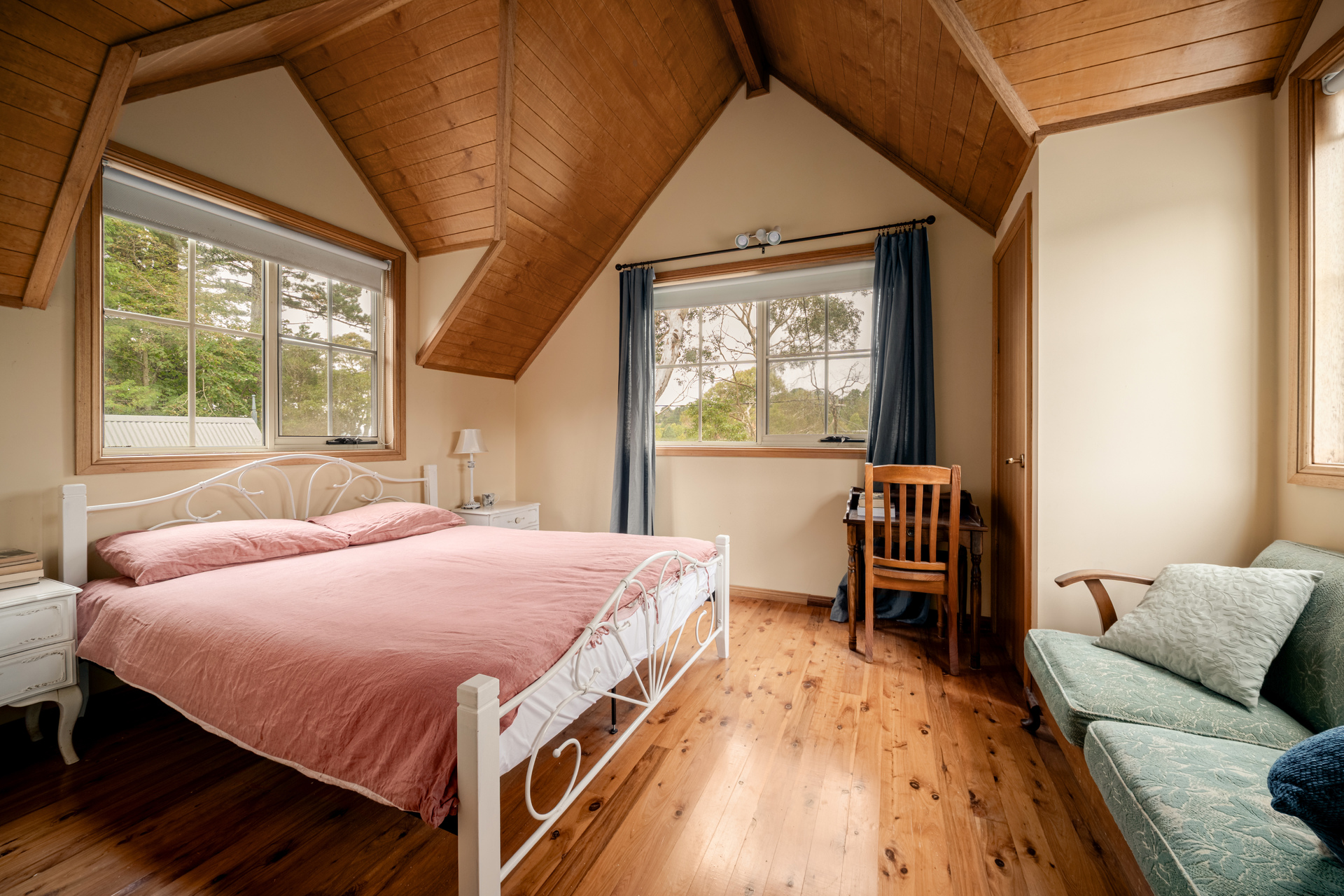 10-12 Glenview Road, Wentworth Falls, NSW 2782 AUS