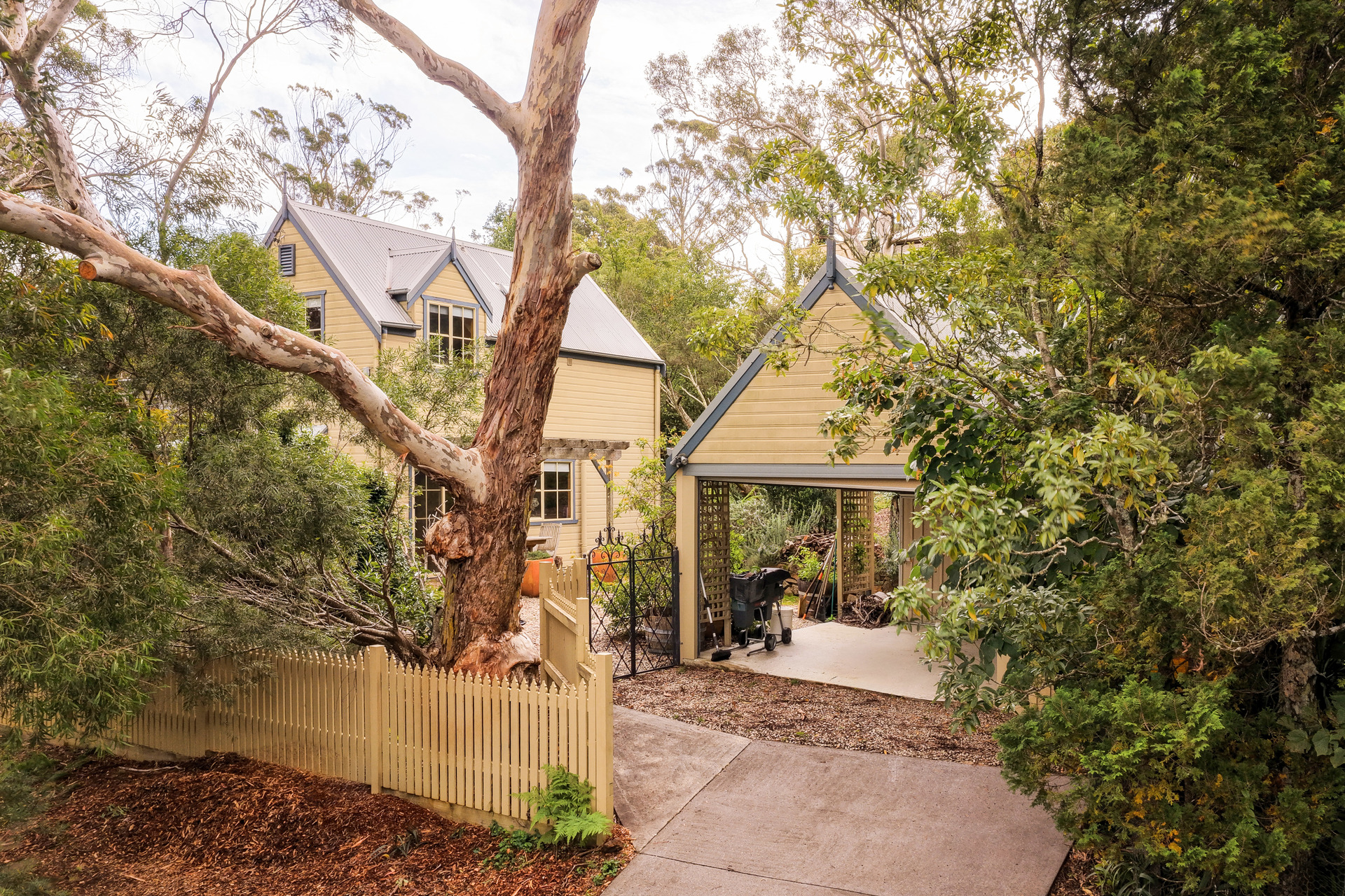 10-12 Glenview Road, Wentworth Falls, NSW 2782 AUS