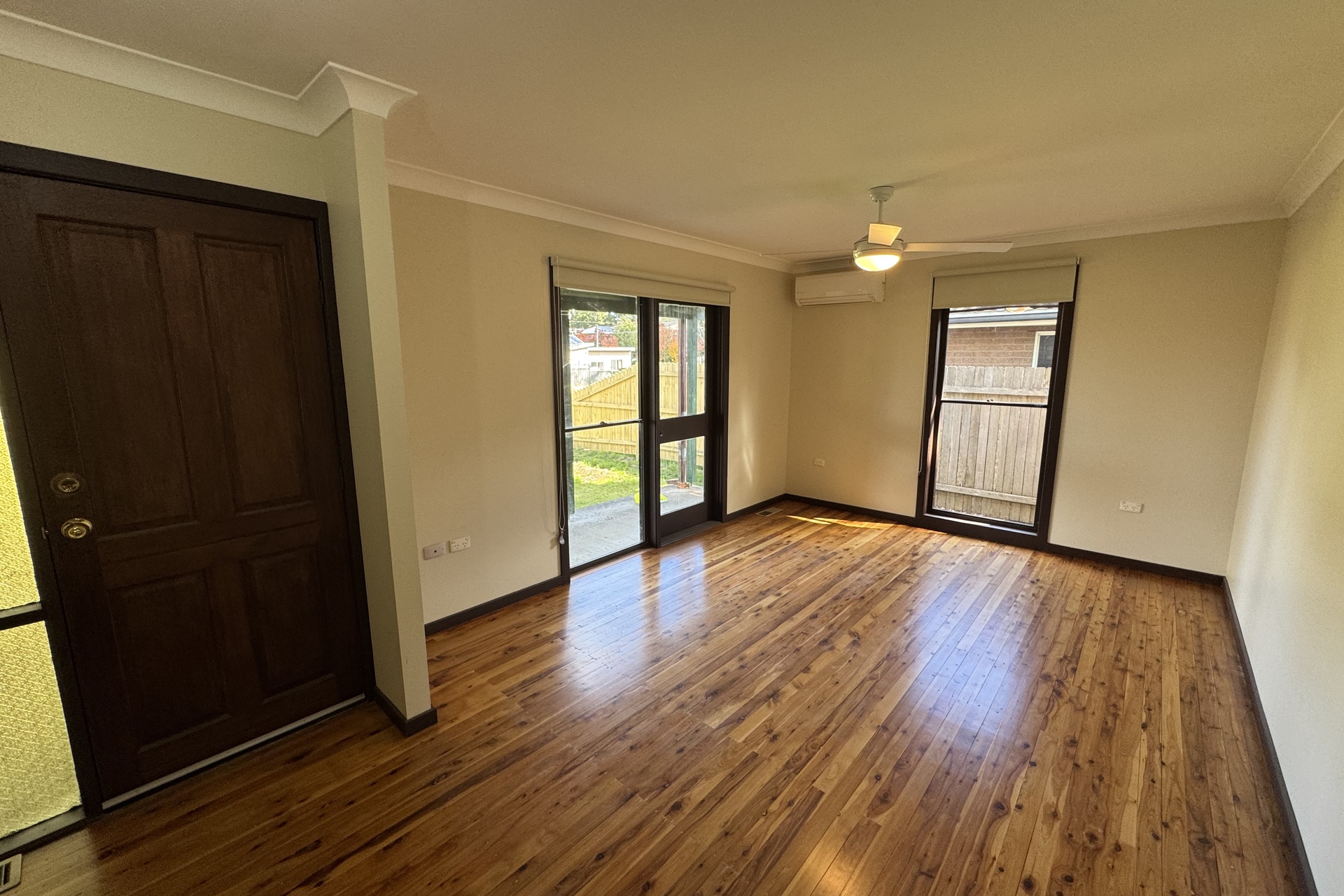 27 Pine Avenue, Wentworth Falls, NSW 2782 AUS