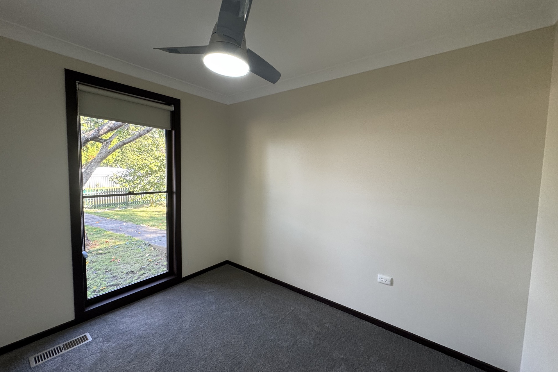 27 Pine Avenue, Wentworth Falls, NSW 2782 AUS