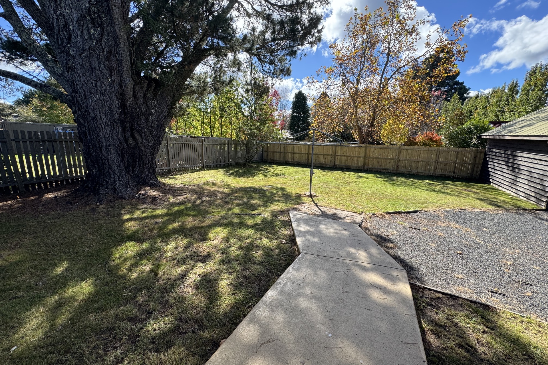 27 Pine Avenue, Wentworth Falls, NSW 2782 AUS