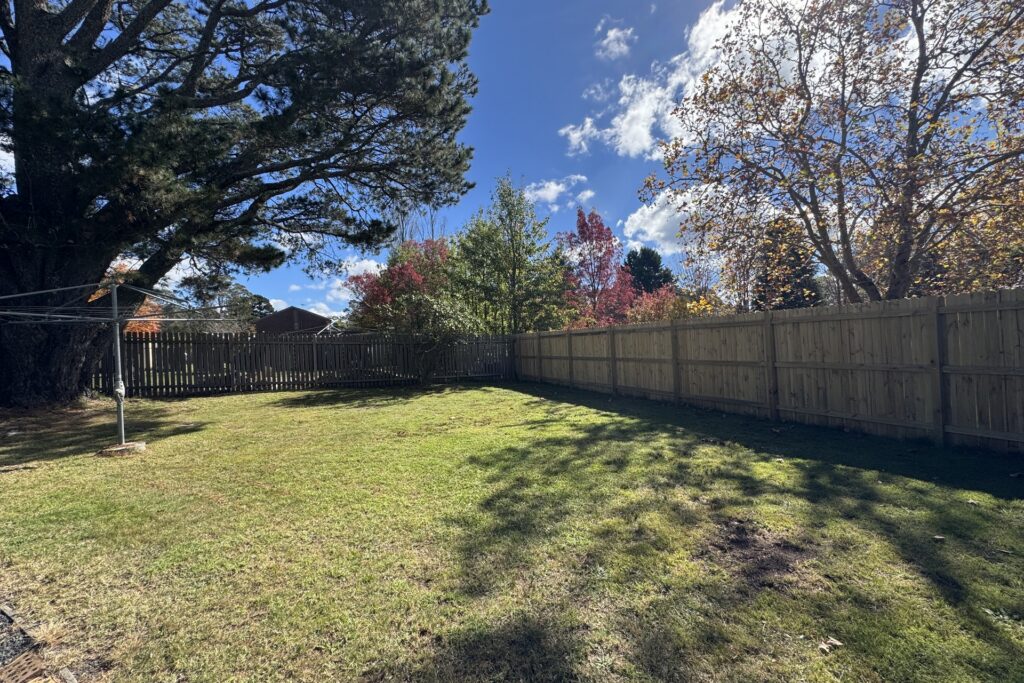 27 Pine Avenue, Wentworth Falls, NSW 2782 AUS