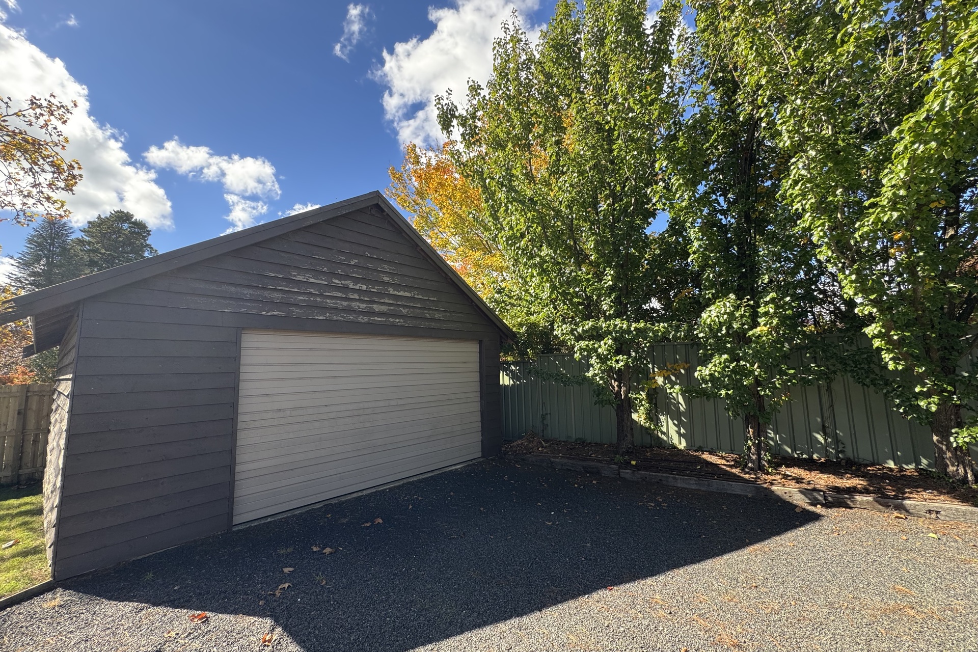 27 Pine Avenue, Wentworth Falls, NSW 2782 AUS